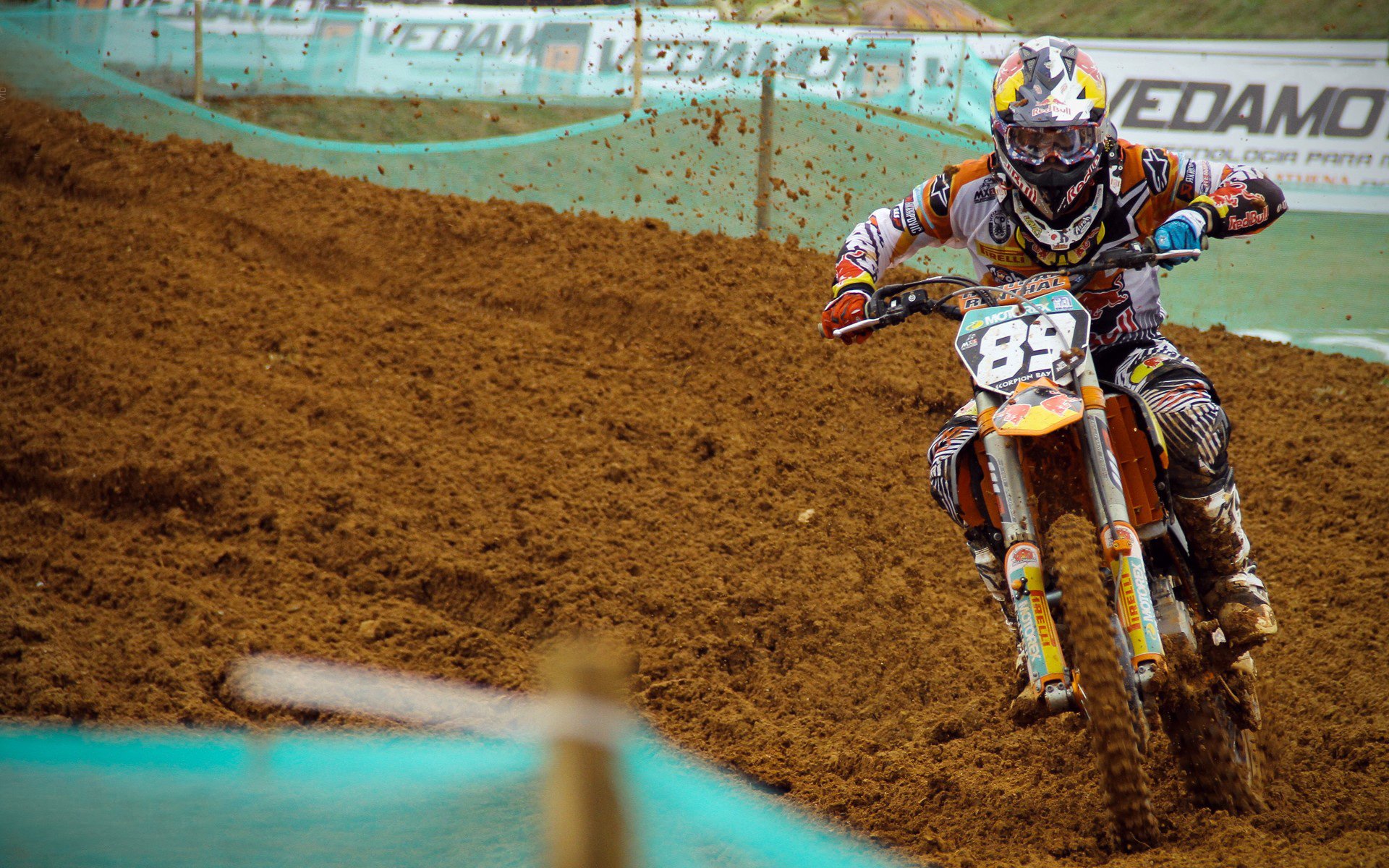 澳大利亚袋鼠队在橄榄球冠军锦标赛的对抗中,展现无畏精神,澳大利亚袋鼠女篮